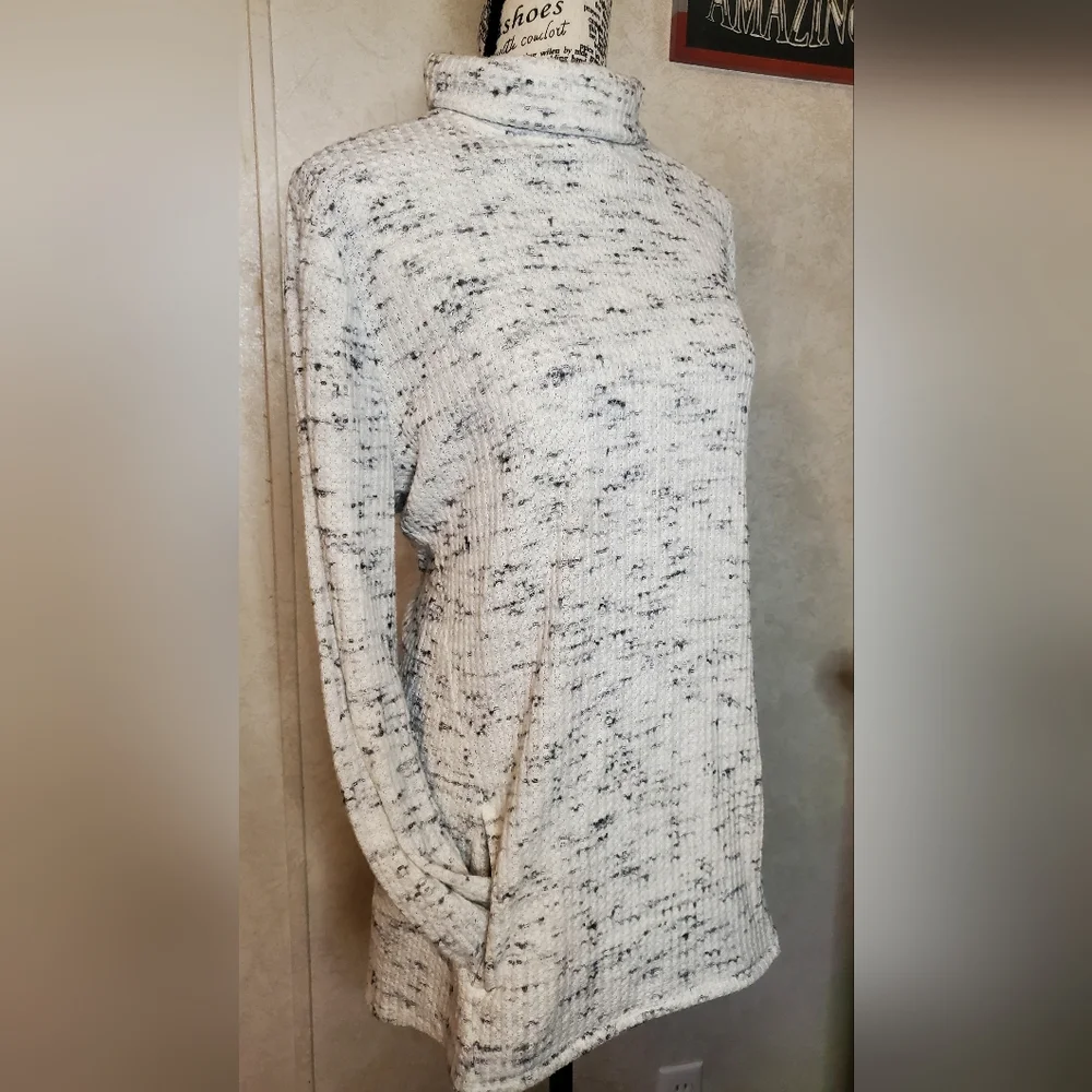 Chico's Weekends White and Black Speckled Turtleneck Sweater Size: 2 - Picture 3 of 10